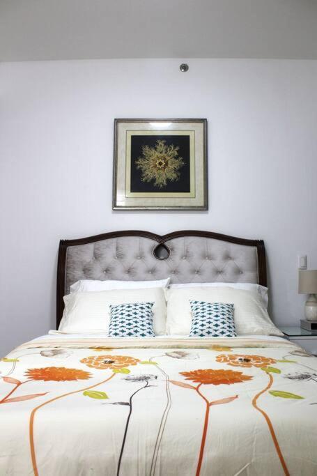 Abreeza 1br W/ Balcony,wifi & Netflix Apartment *