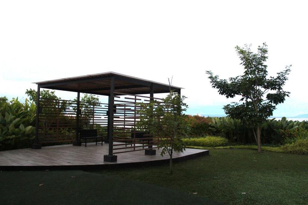 Apartment Abreeza 1br W/ Balcony,wifi & Netflix