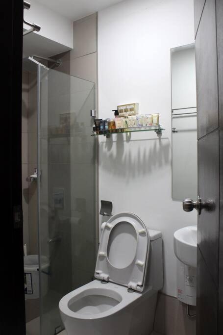 Abreeza 1br W/ Balcony,wifi & Netflix