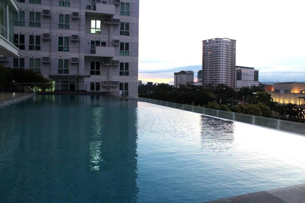 Apartment Abreeza 1br W/ Balcony,wifi & Netflix Davao