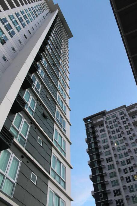 Abreeza 1br W/ Balcony,wifi & Netflix Apartment