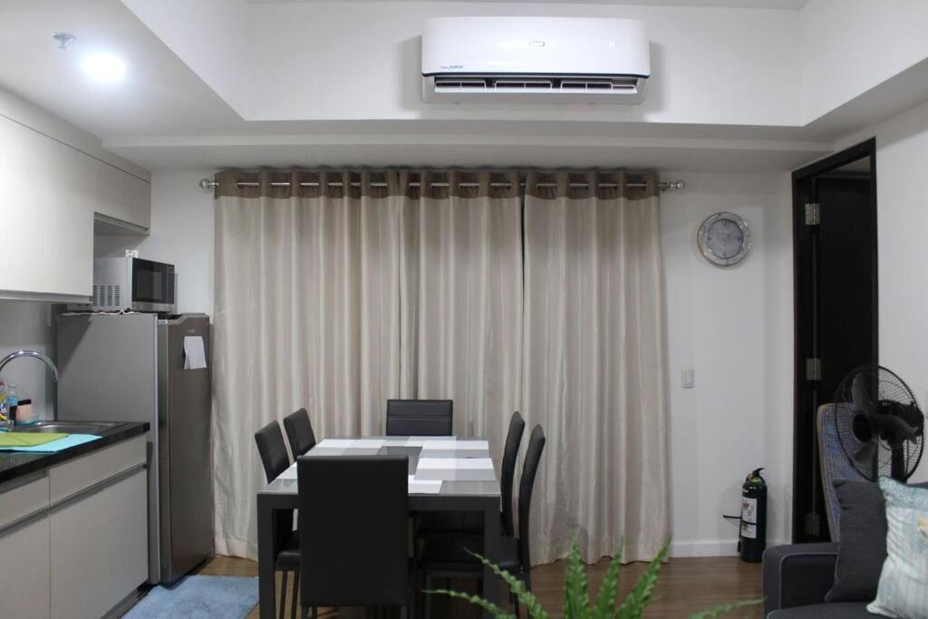 Abreeza 1br W/ Balcony,wifi & Netflix Apartment *